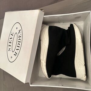Steve Madden Sneakers to sell
